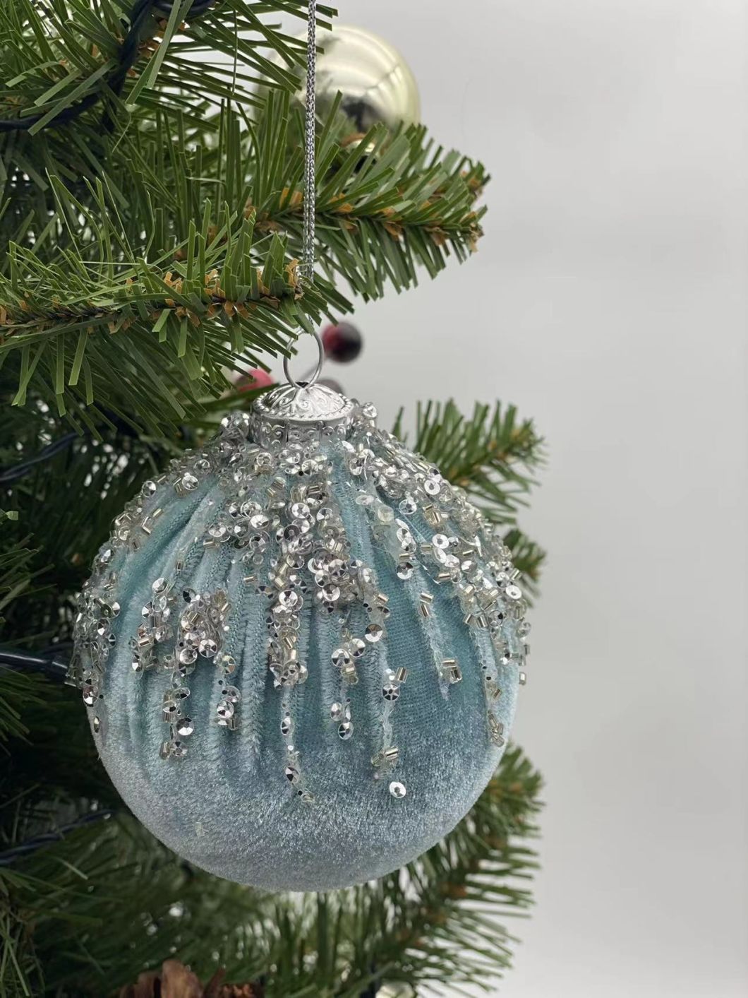 Handmade New Plush Custom Hanging Christmas Ornament Christmas Ball for Indoor and Outdoor Decoration
